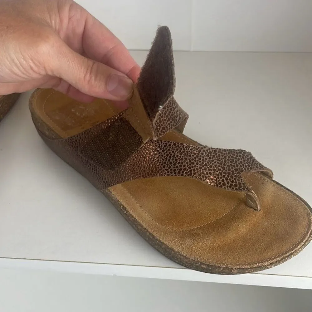 Clarks Artisan Collection Copper Metallic Stingray Embossed Leather Sandals 5.5